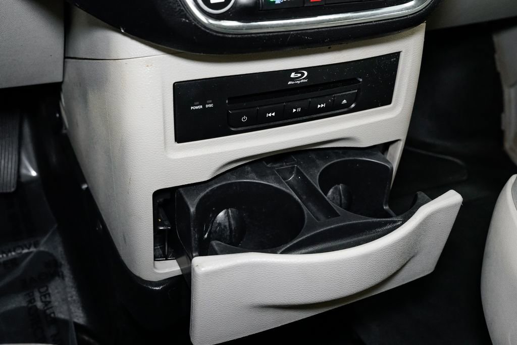 Used 2013 Chrysler Town & Country Limited image 23