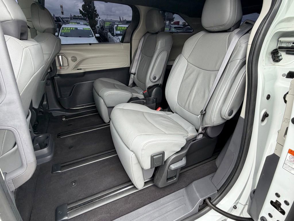 Used 2024 Toyota Sienna Limited FWD image 38