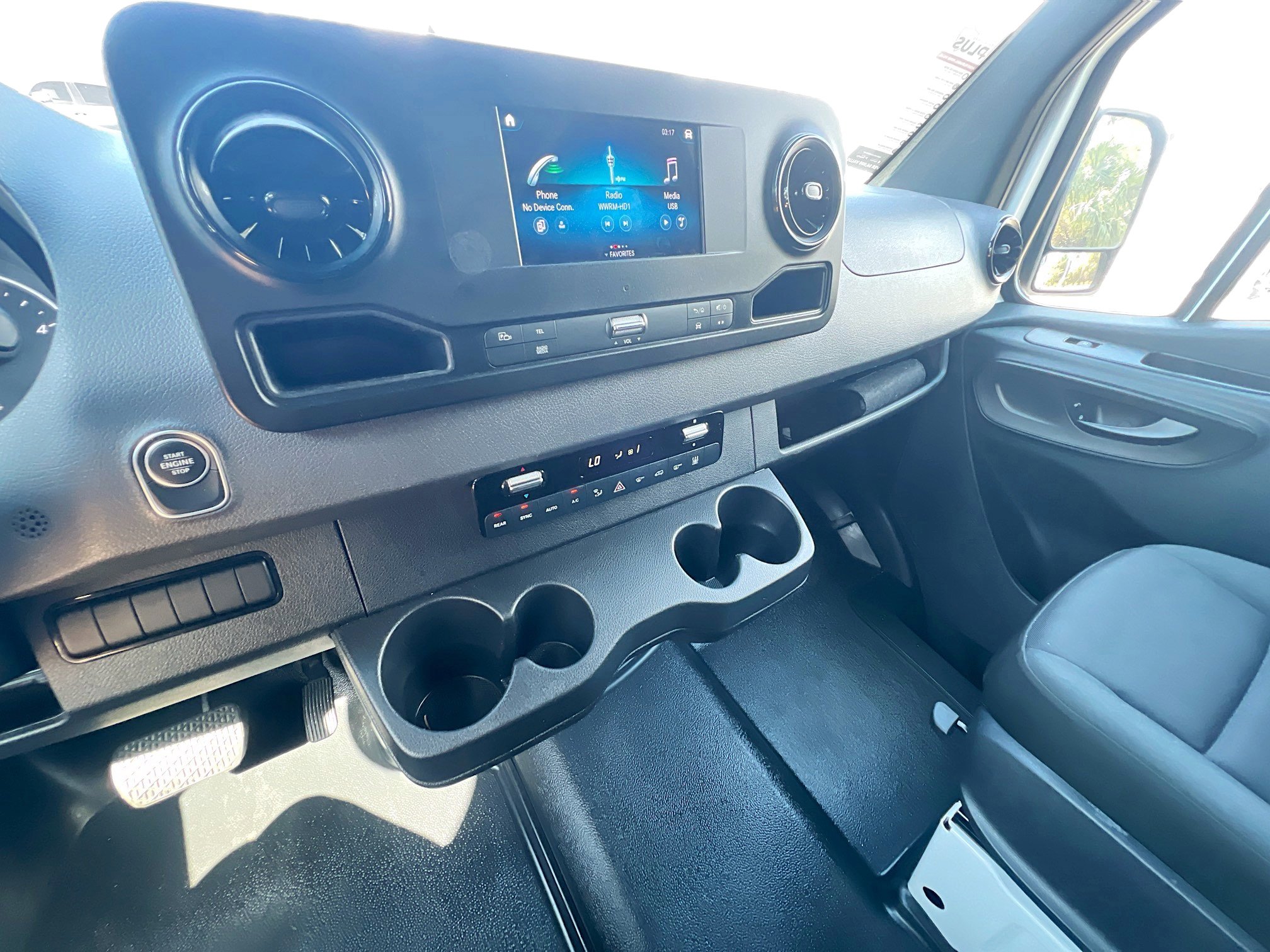 Used 2024 Mercedes-Benz Sprinter 2500 image 26