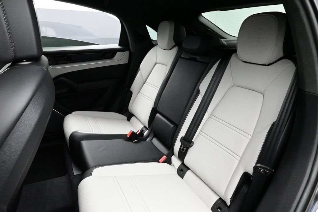 New 2026 Porsche Cayenne Turbo AWD/4WD image 14