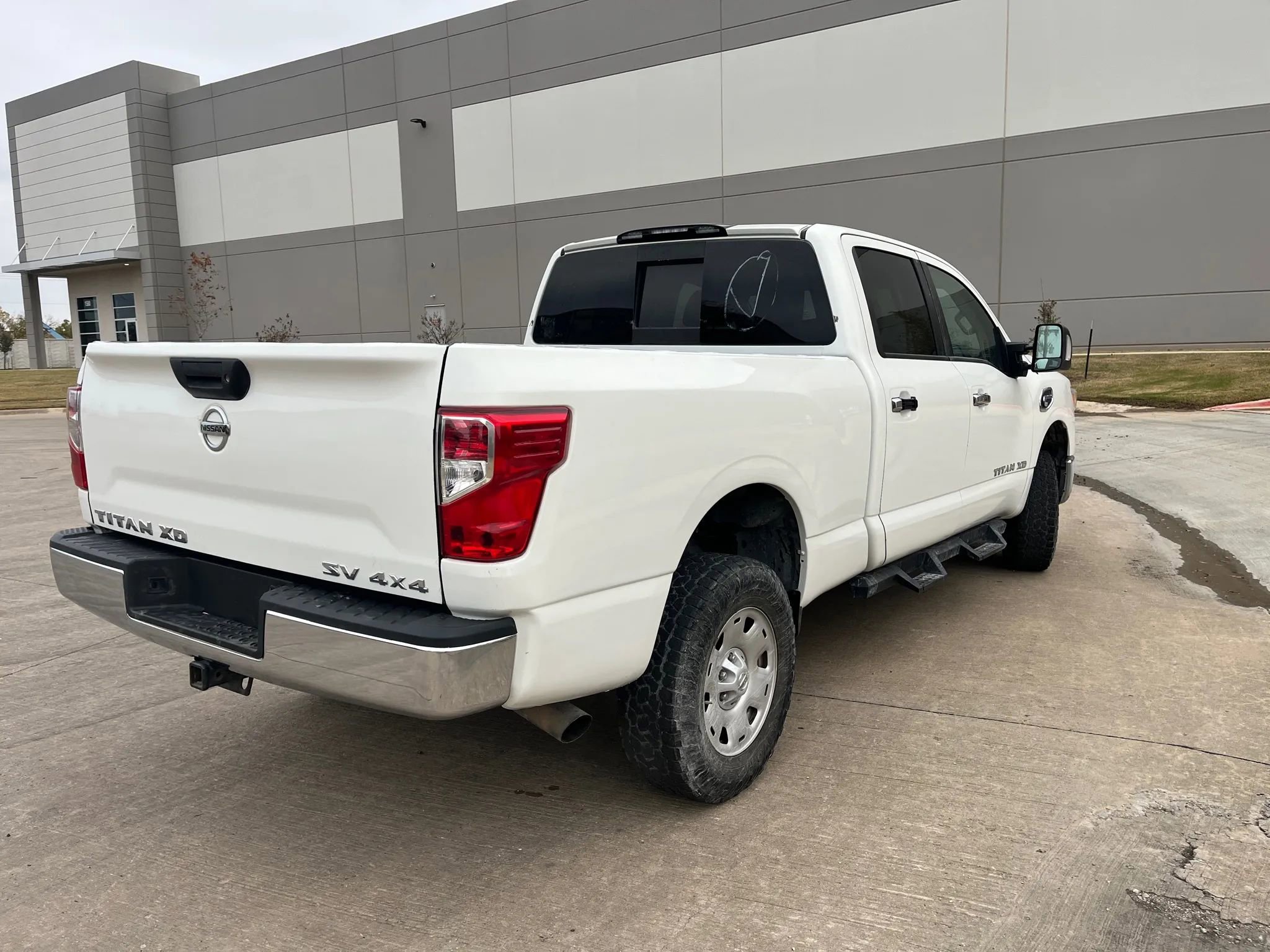 Used 2017 Nissan Titan SV image 6