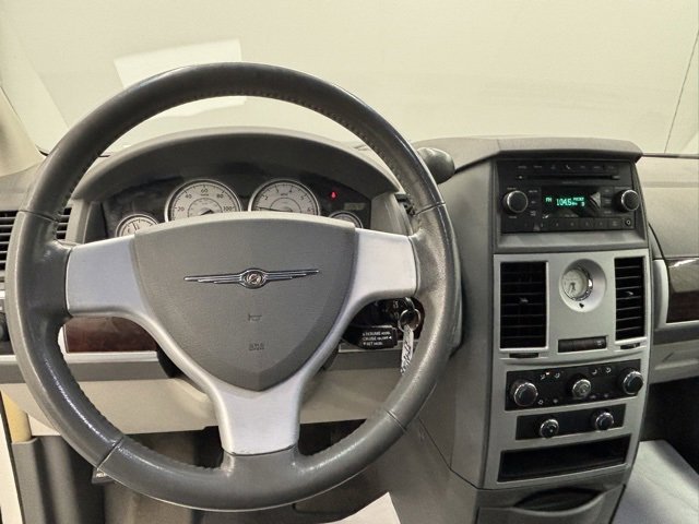 Used 2010 Chrysler Town & Country Touring image 19