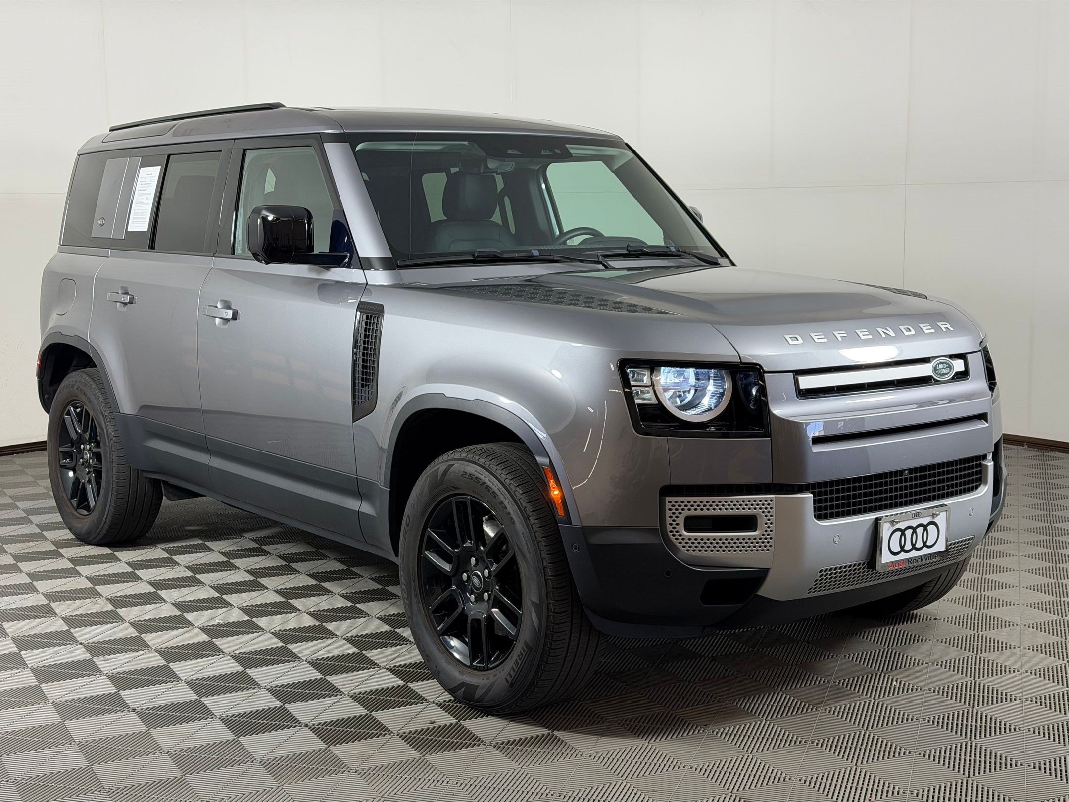 Used 2023 Land Rover Defender 110 S AWD/4WD image 7