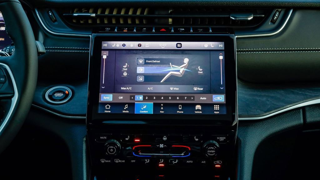 New 2025 Jeep Grand Cherokee Limited w/ Black Appearance Package image 17