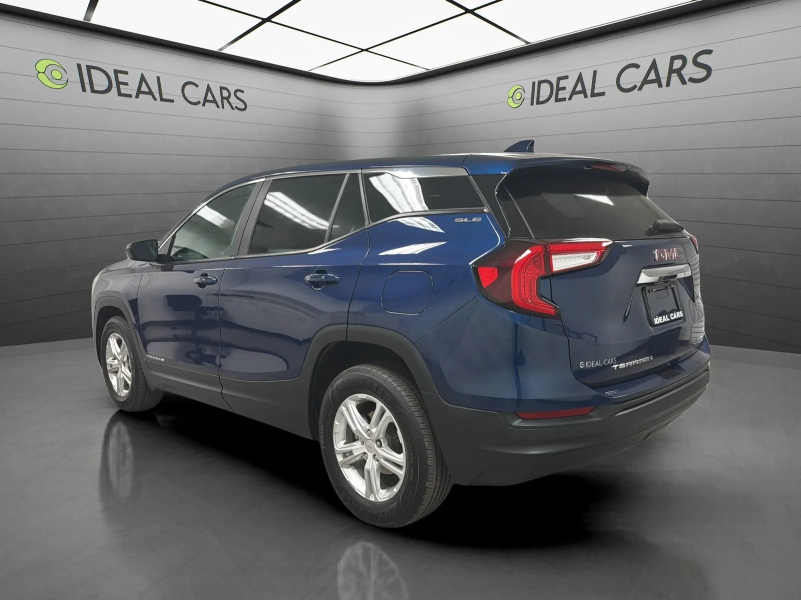 Used 2023 GMC Terrain SLE w/ LPO, Floor Liner Package AWD/4WD image 7