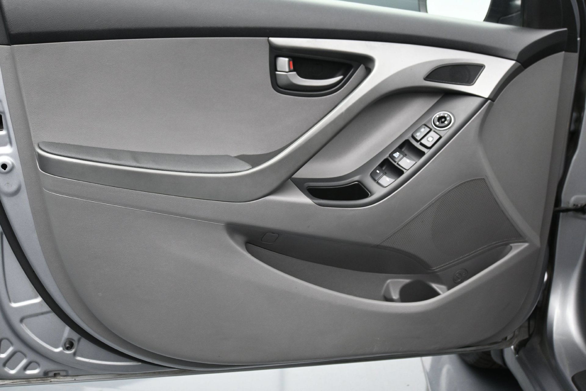 Used 2015 Hyundai Elantra SE FWD image 16