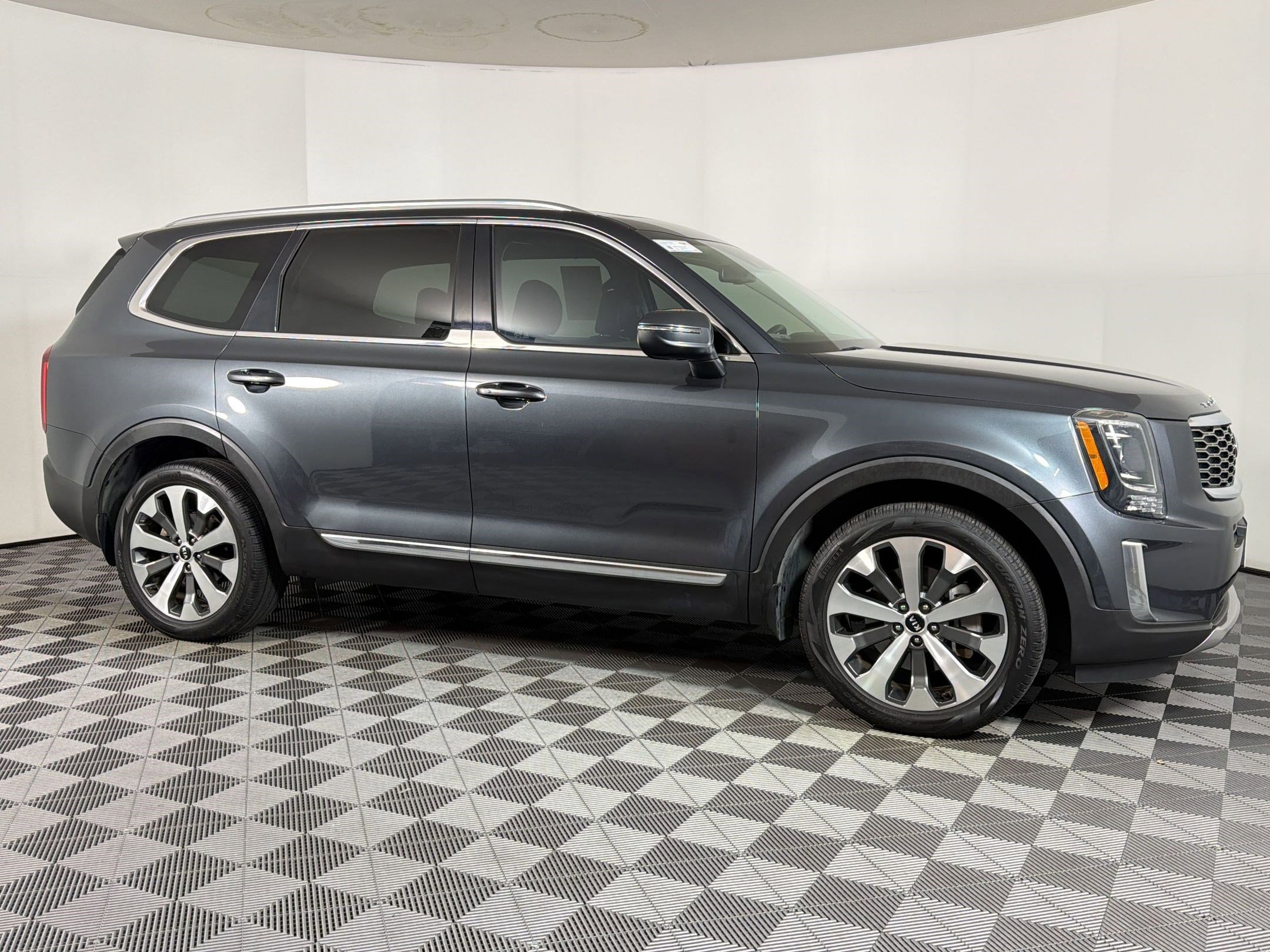 Used 2020 Kia Telluride EX w/ EX Premium Package image 7