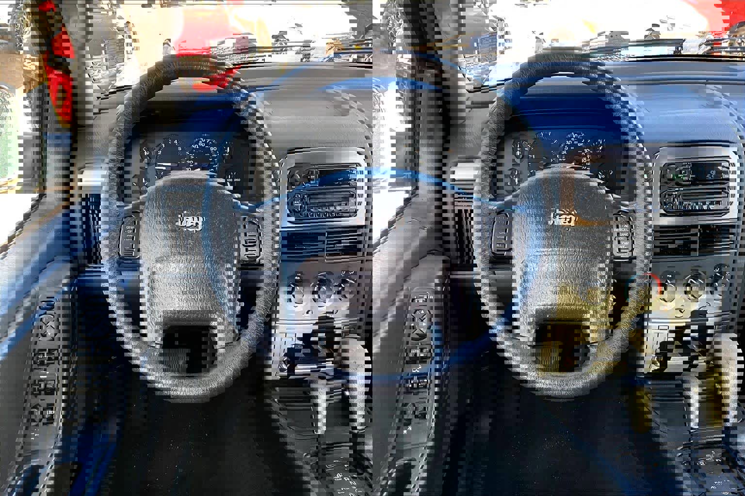 Used 2004 Jeep Grand Cherokee Laredo w/ Convenience Group image 6