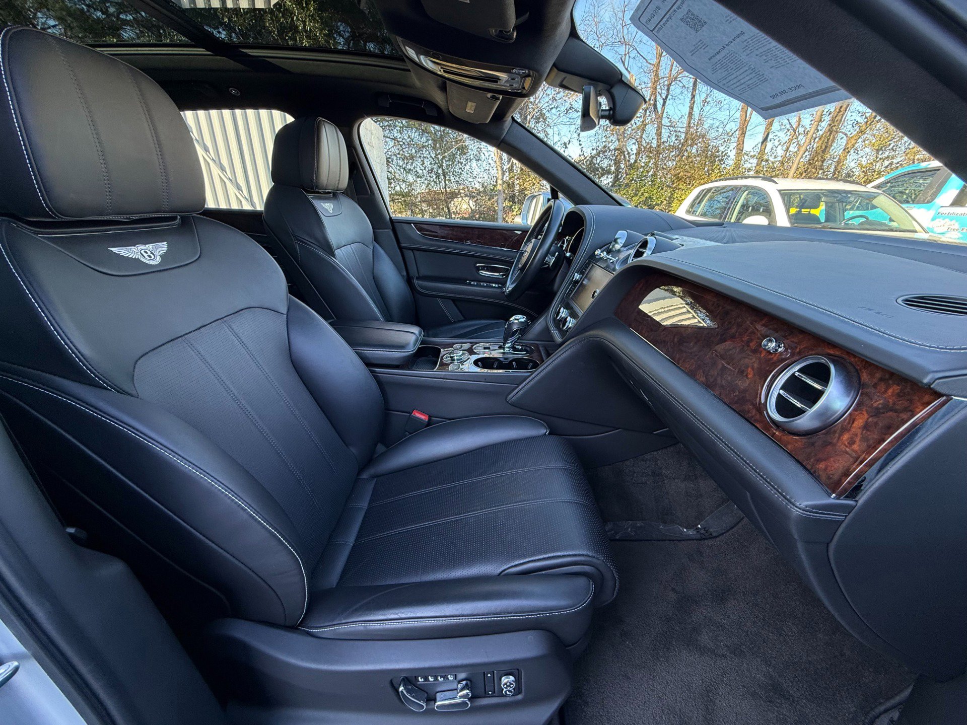 Used 2018 Bentley Bentayga image 16