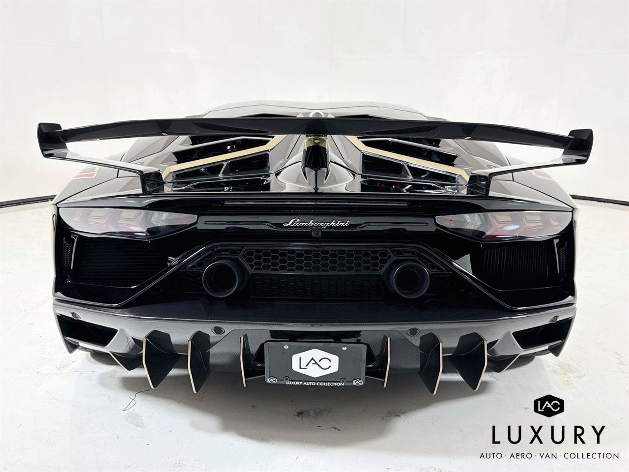 Used 2020 Lamborghini Aventador SVJ AWD/4WD image 7