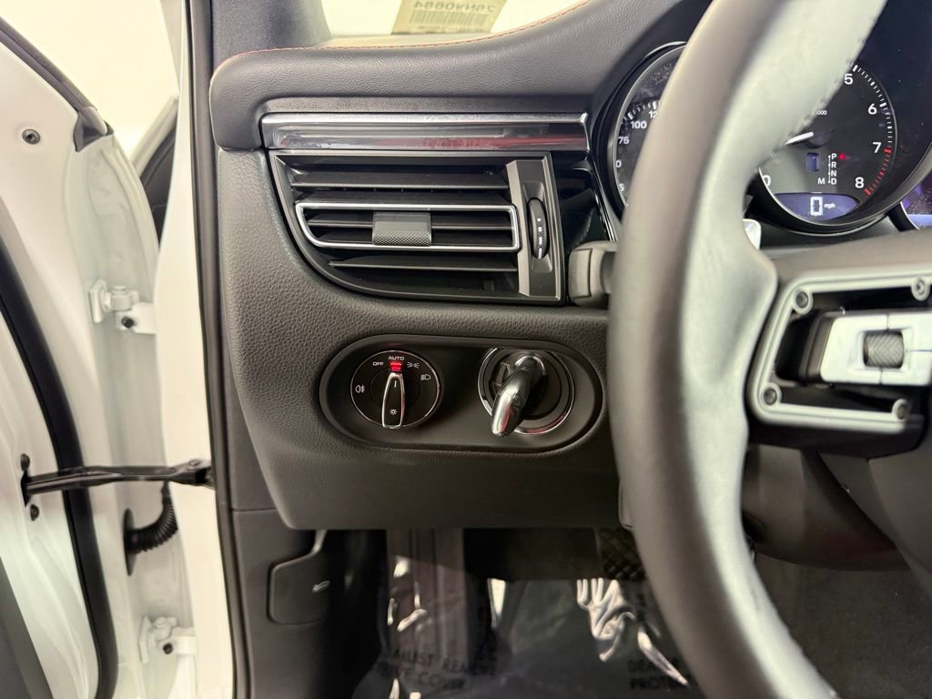 Certified 2026 Porsche Macan Turbo image 26