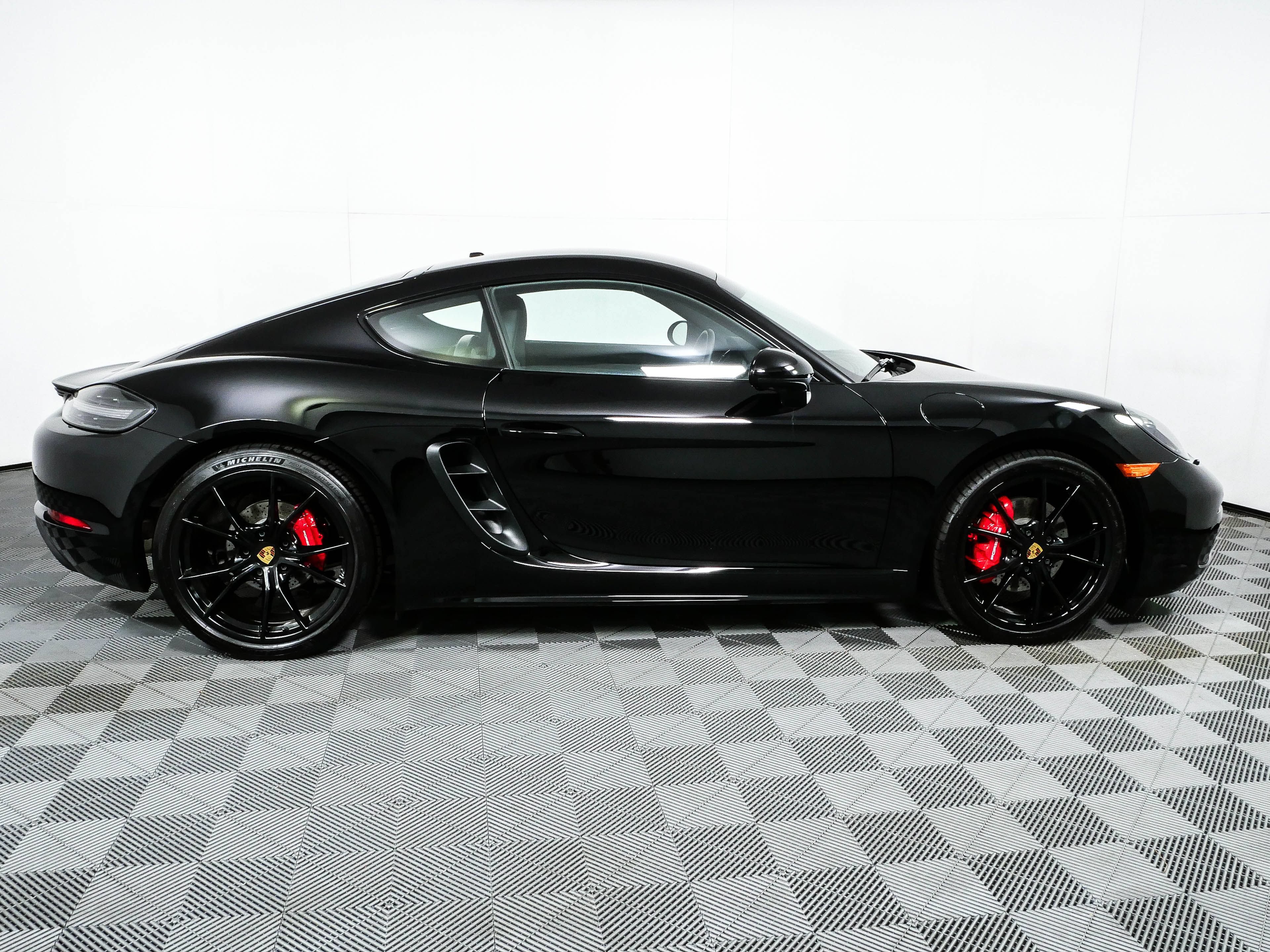 Certified 2024 Porsche 718 Cayman S RWD image 25