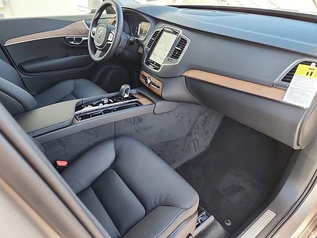 Certified 2025 Volvo XC90 B6 Core w/ Protection Package Premier image 14