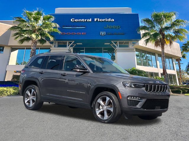 Used 2023 Jeep Grand Cherokee Limited w/ Trailer Tow Prep Group (B) AWD/4WD image 2