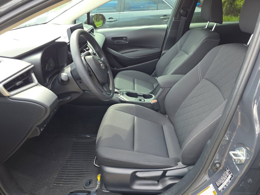 Used 2025 Toyota Corolla LE FWD image 9