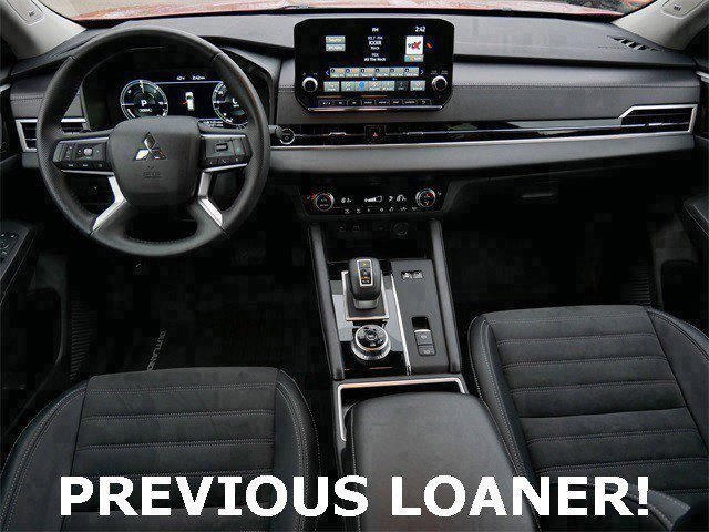 Used 2025 Mitsubishi Outlander SE image 11
