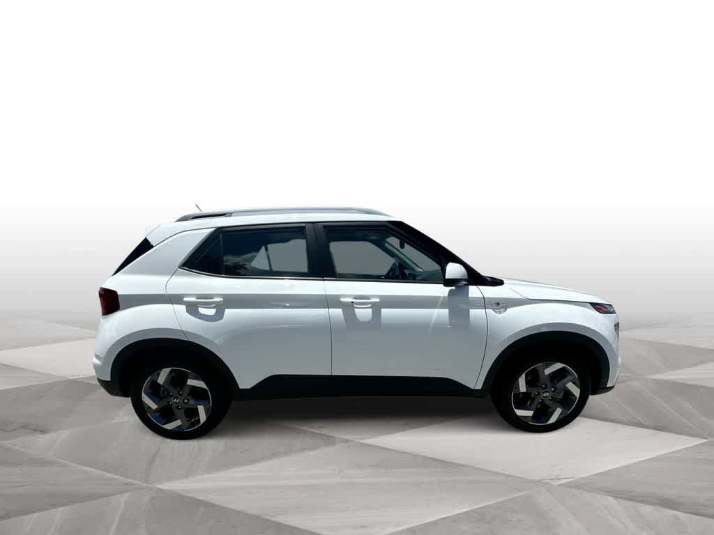Used 2025 Hyundai Venue SEL FWD image 9