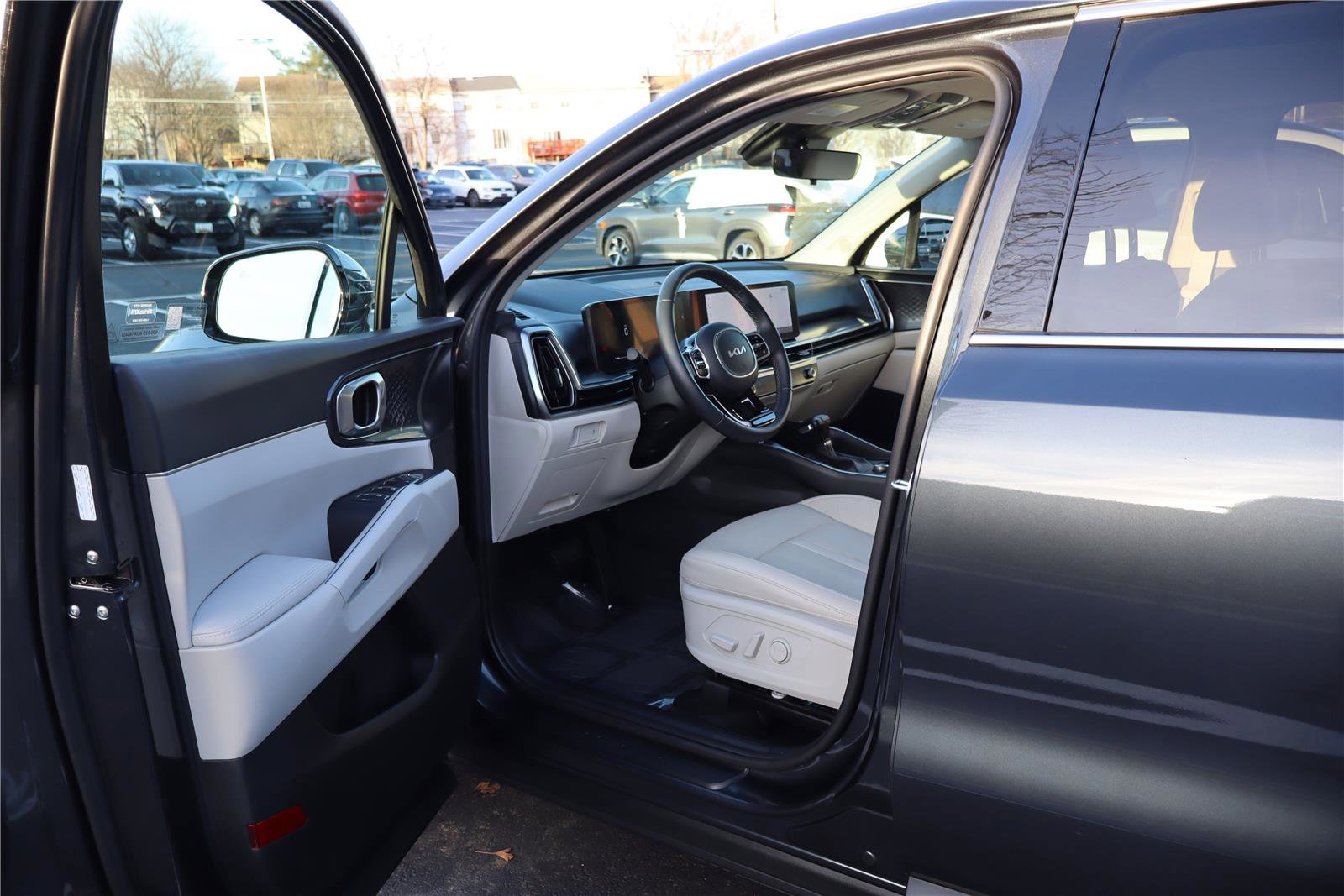 Certified 2025 Kia Sorento S image 12