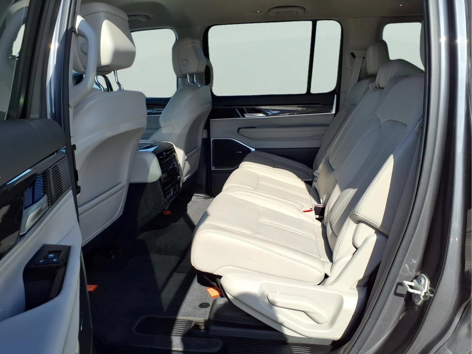 Used 2024 Jeep Wagoneer 4WD image 21