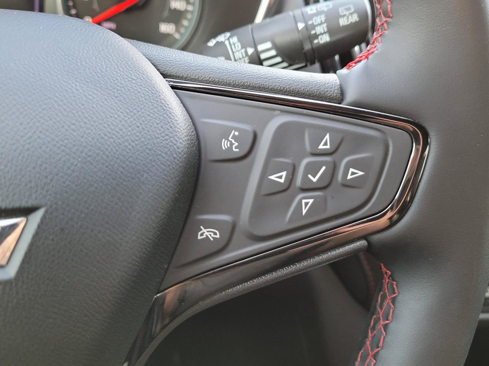 Used 2023 Chevrolet Equinox RS w/ RS Leather Package FWD image 8