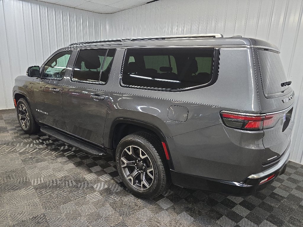 Used 2023 Jeep Wagoneer L Series III w/ Preferred Equipment Group AWD/4WD image 9