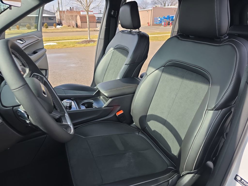 New 2025 Jeep Grand Cherokee Altitude image 15