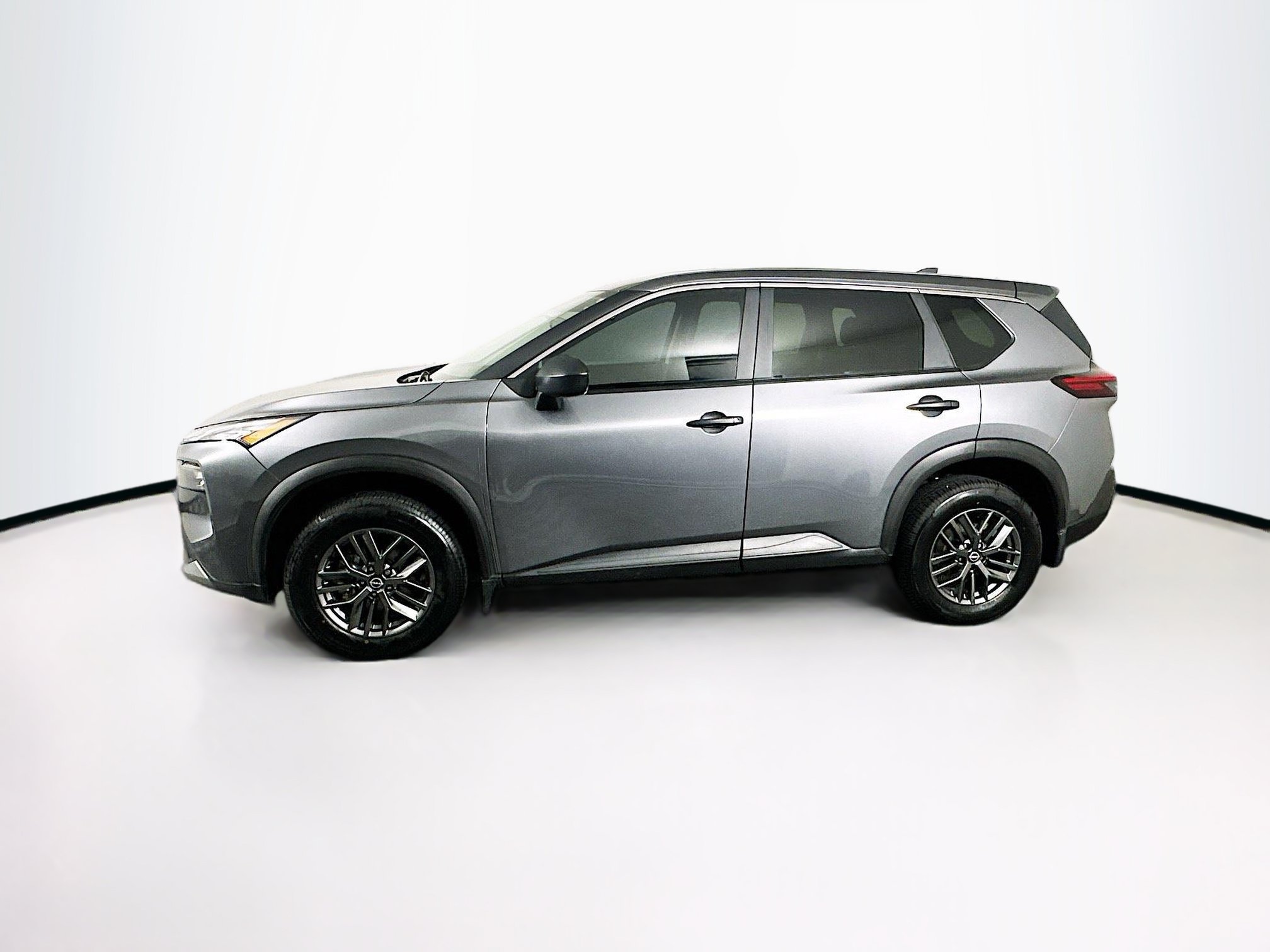 Used 2023 Nissan Rogue S AWD/4WD image 4