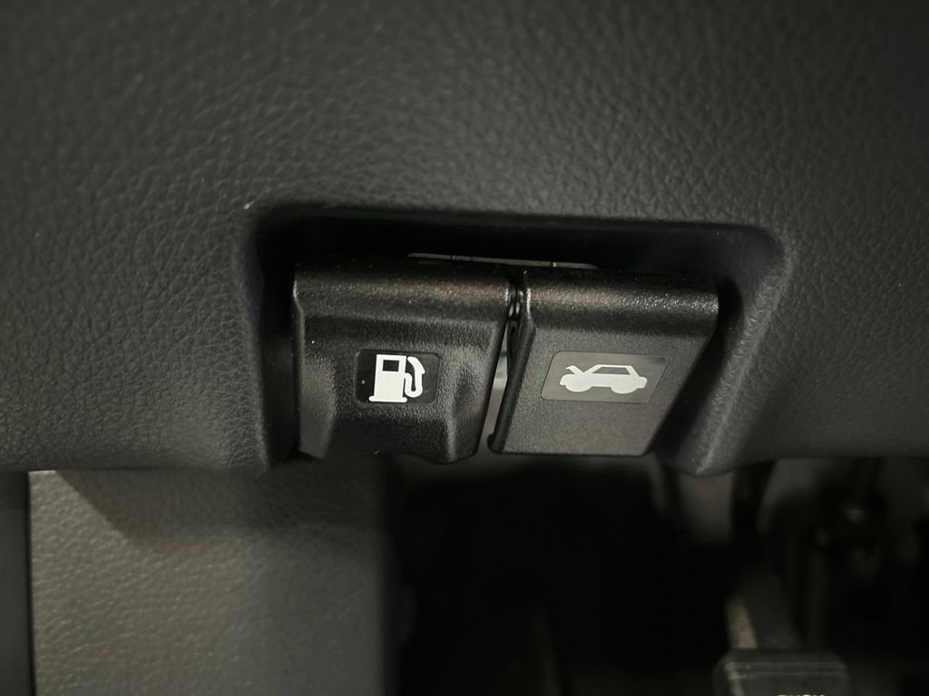 Used 2016 Nissan Rogue S image 31