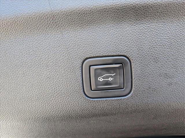 Used 2024 Chevrolet Suburban RST w/ Luxury Package AWD/4WD image 7