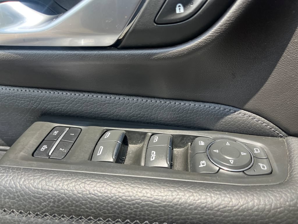 Used 2022 GMC Yukon Denali AWD/4WD image 11
