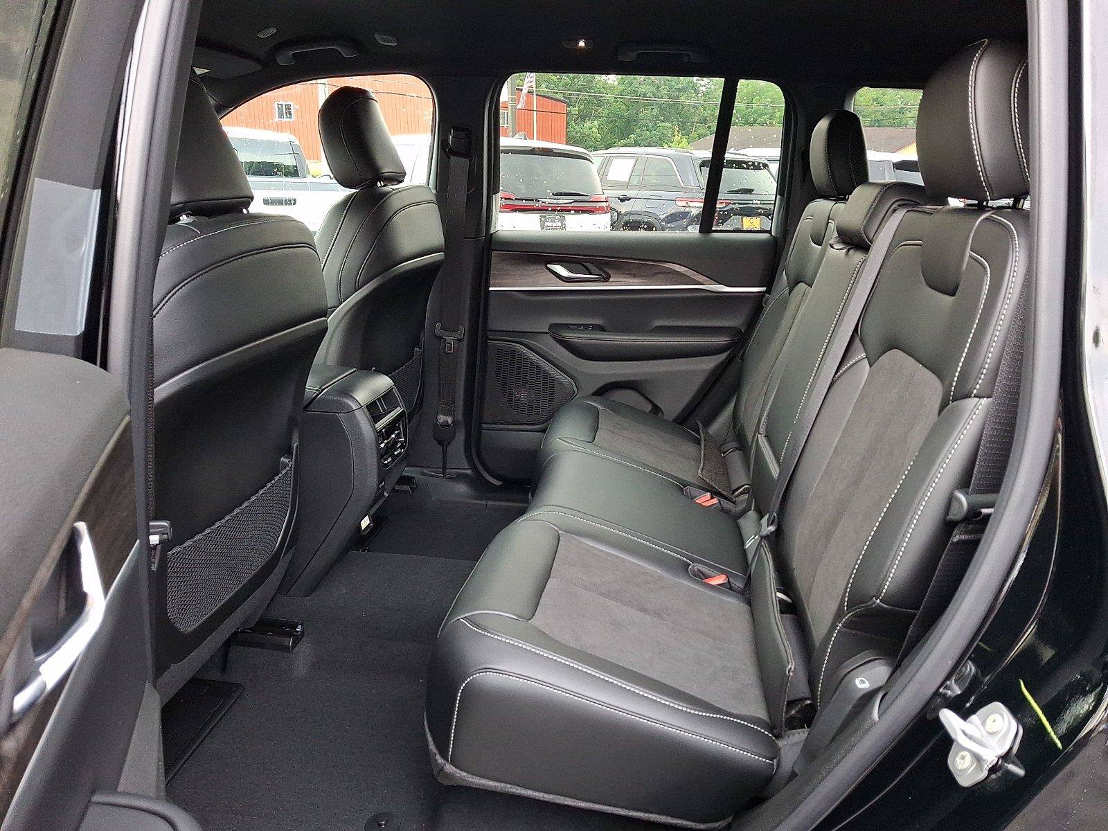 New 2026 Jeep Grand Cherokee Altitude AWD/4WD image 6