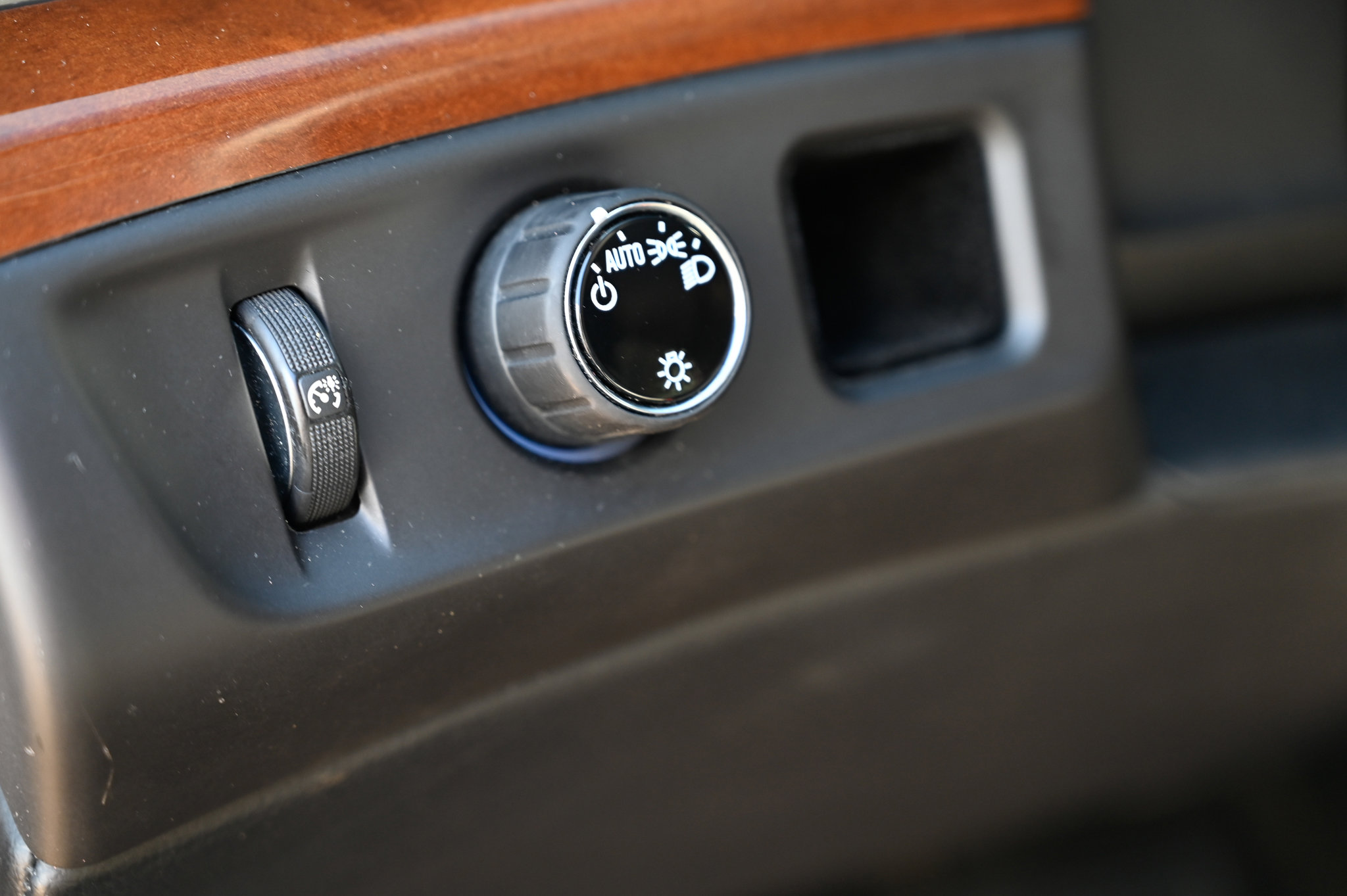 Used 2017 Cadillac Escalade ESV Luxury image 24