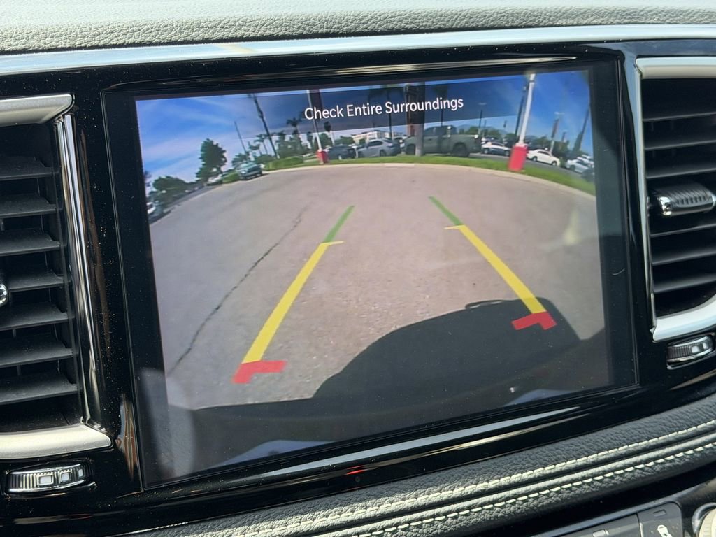 Used 2024 Chrysler Pacifica Touring image 10