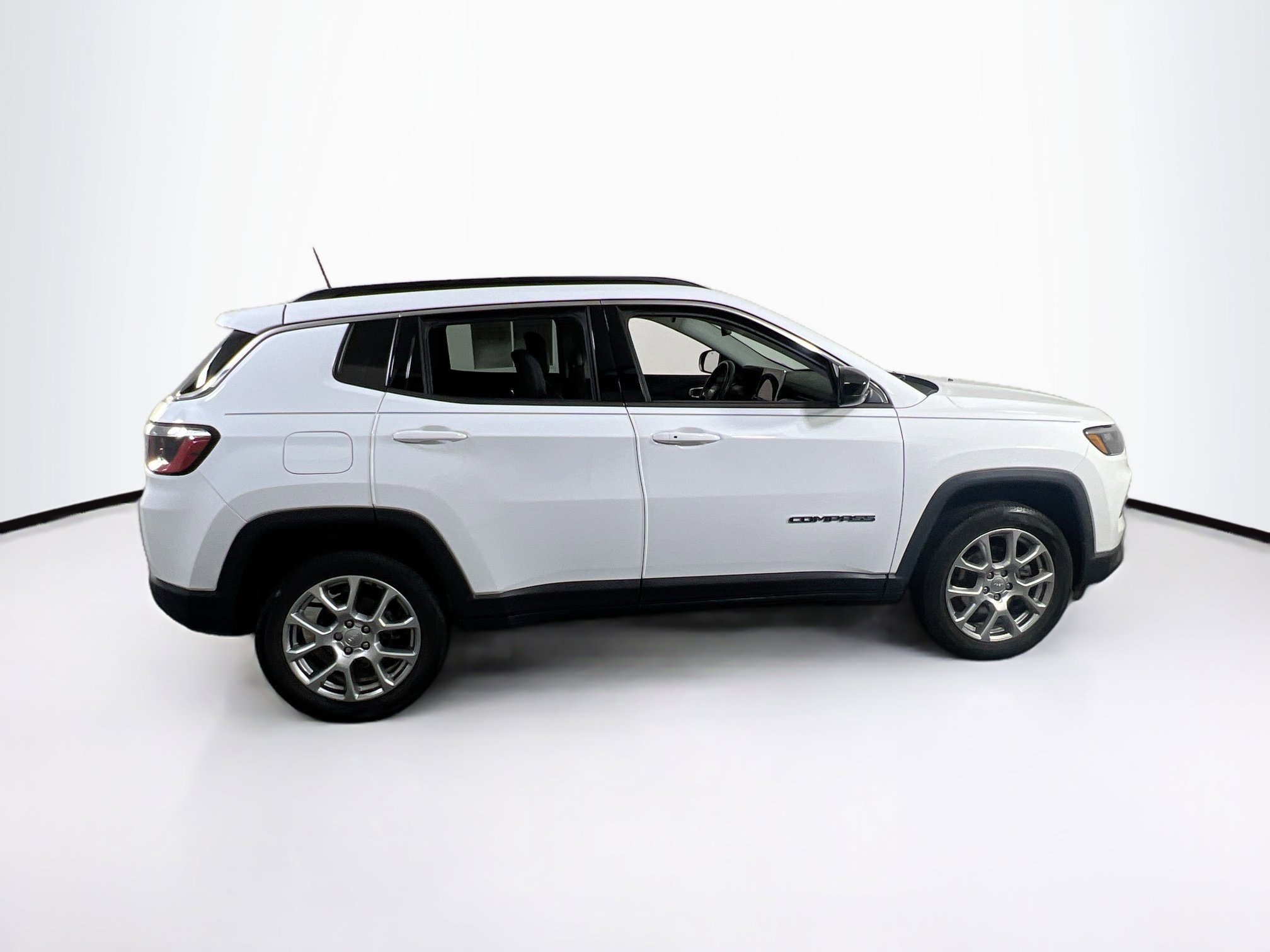 Used 2022 Jeep Compass Latitude AWD/4WD image 4