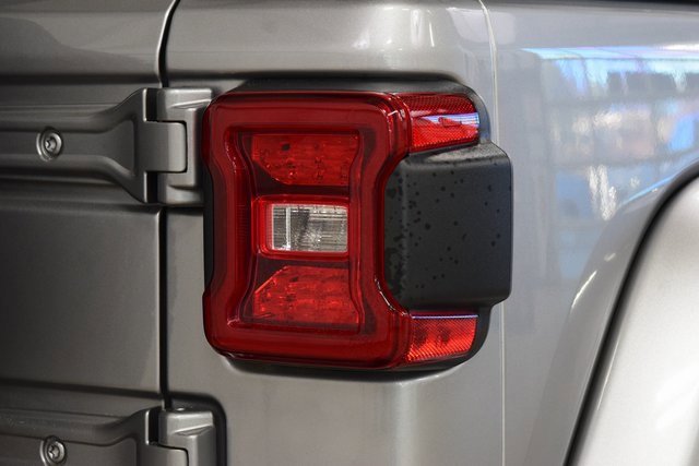 Used 2018 Jeep Wrangler Unlimited Sahara image 19