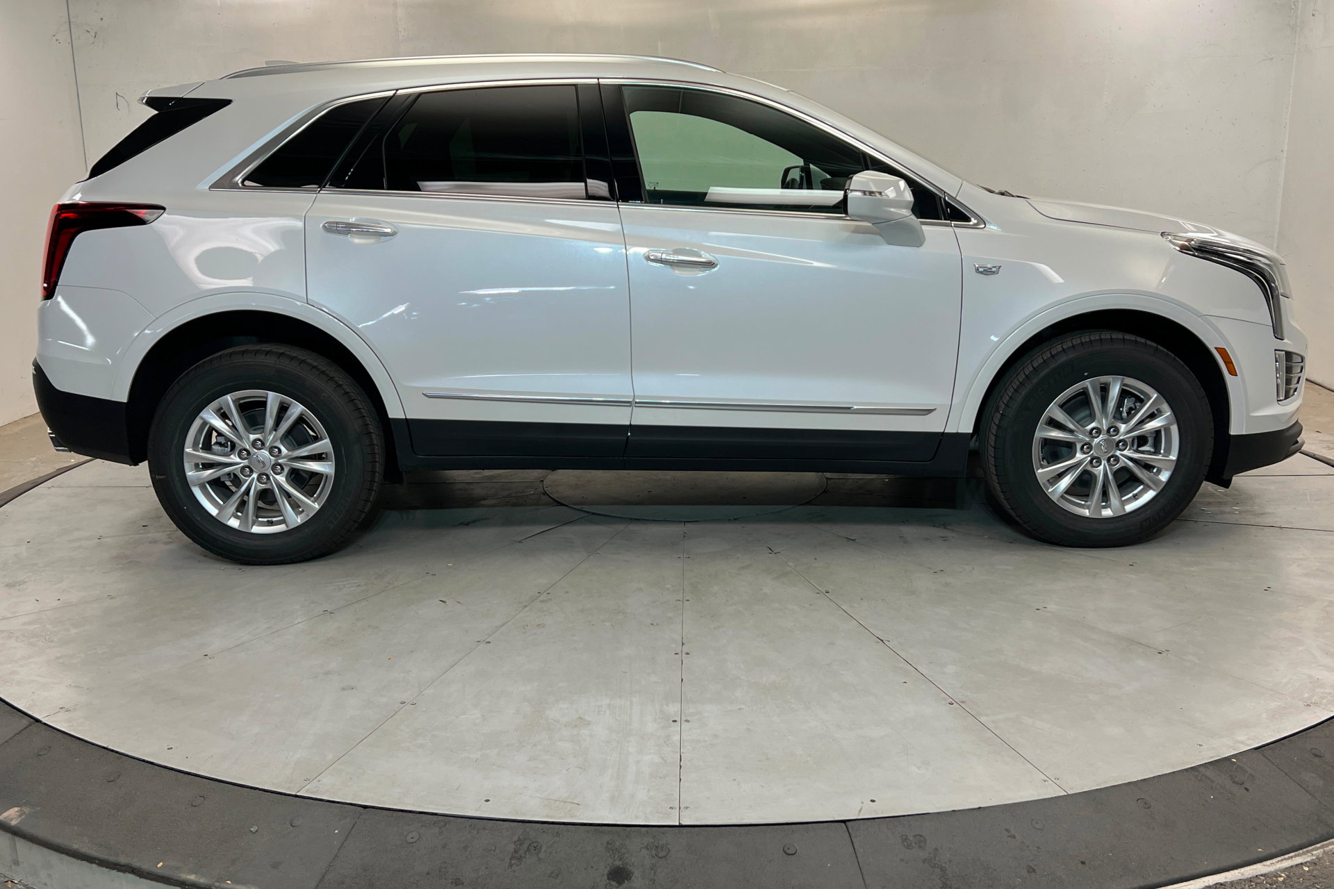 New 2026 Cadillac XT5 Luxury w/ LPO, Floor Liner Package AWD/4WD image 7
