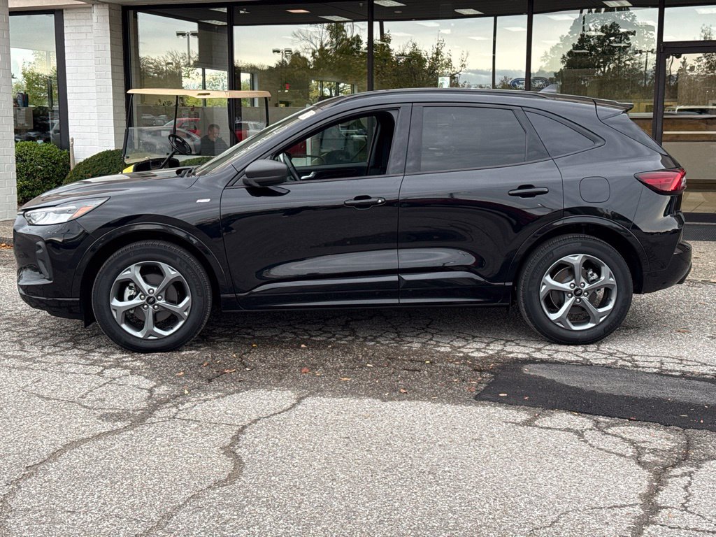 Used 2024 Ford Escape ST-Line w/ Tech Pack #1 AWD/4WD image 9