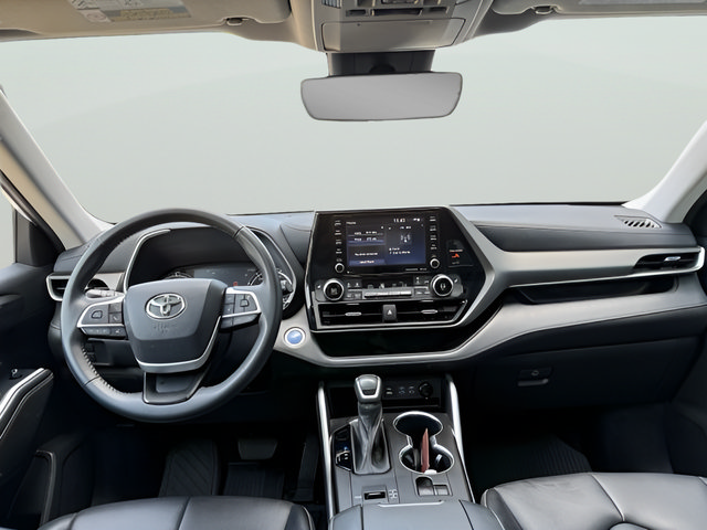 Used 2022 Toyota Highlander XLE AWD/4WD image 9