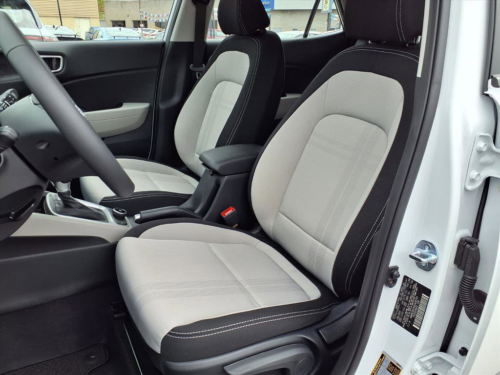 New 2025 Hyundai Venue SEL image 5