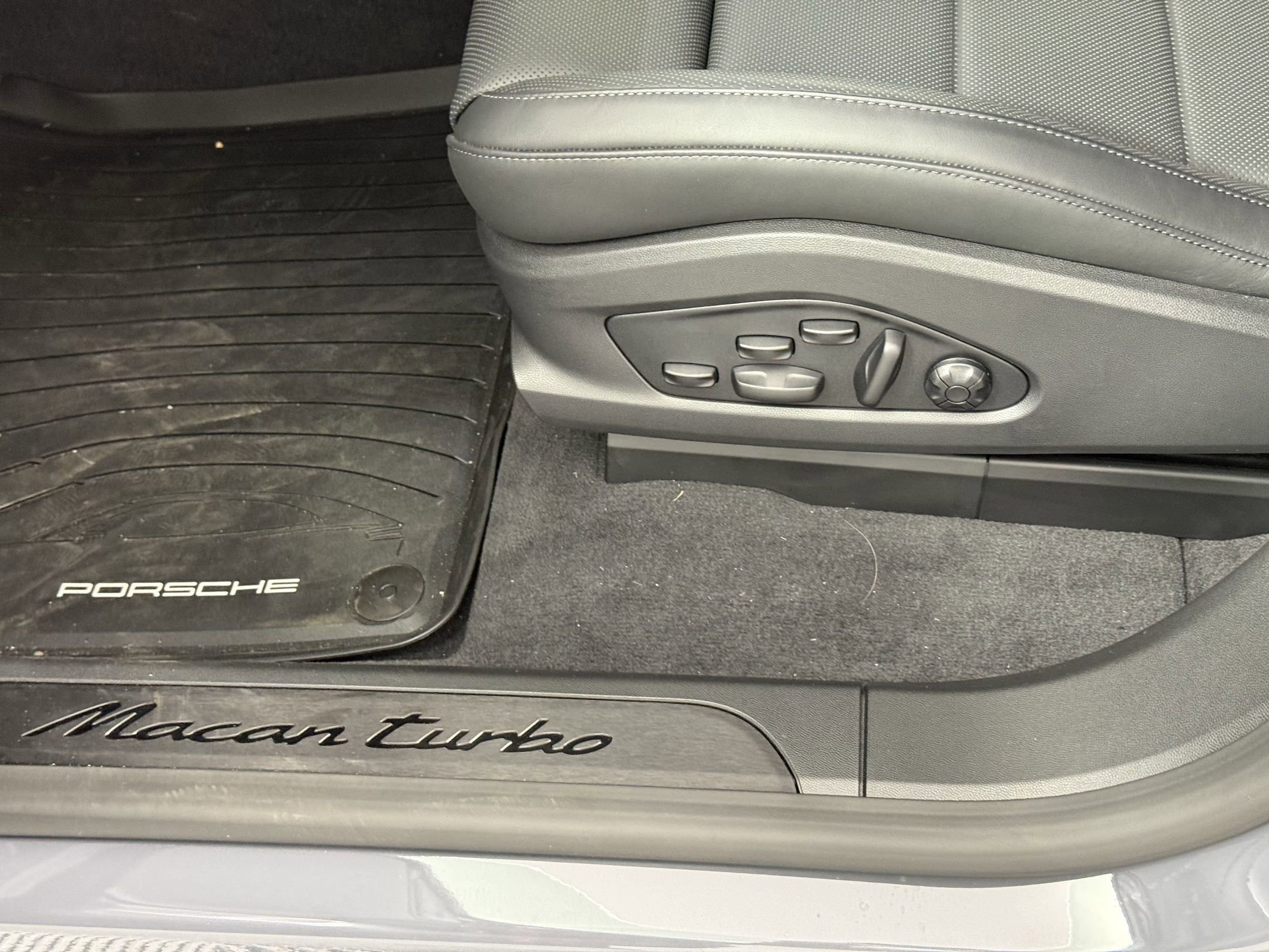 New 2025 Porsche Macan Turbo Electric image 15