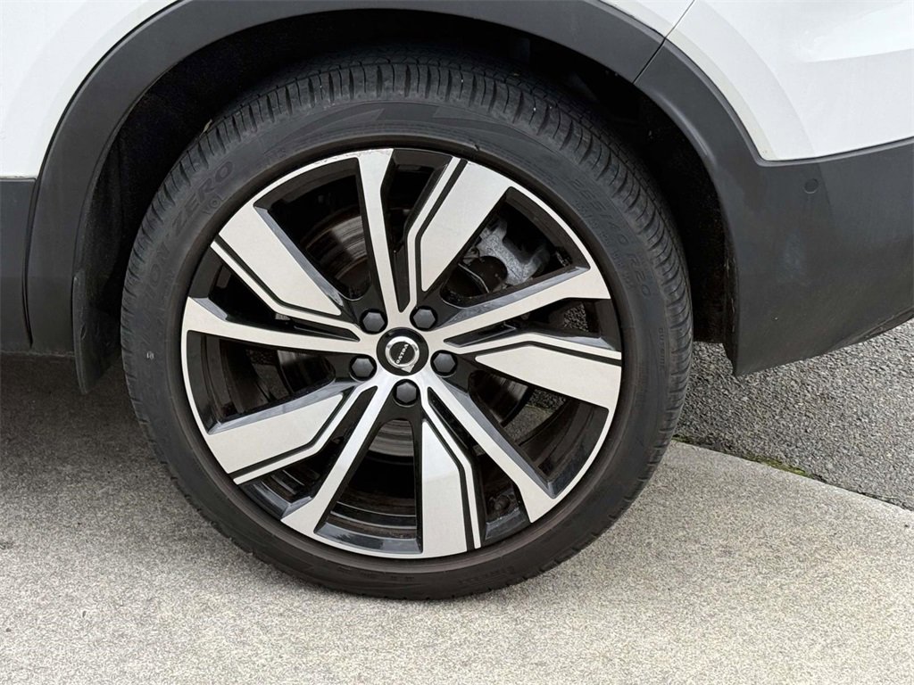 Used 2022 Volvo XC40 P8 Recharge Ultimate image 13