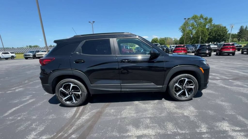 Used 2023 Chevrolet TrailBlazer RS w/ Sun and Liftgate Package AWD/4WD image 9