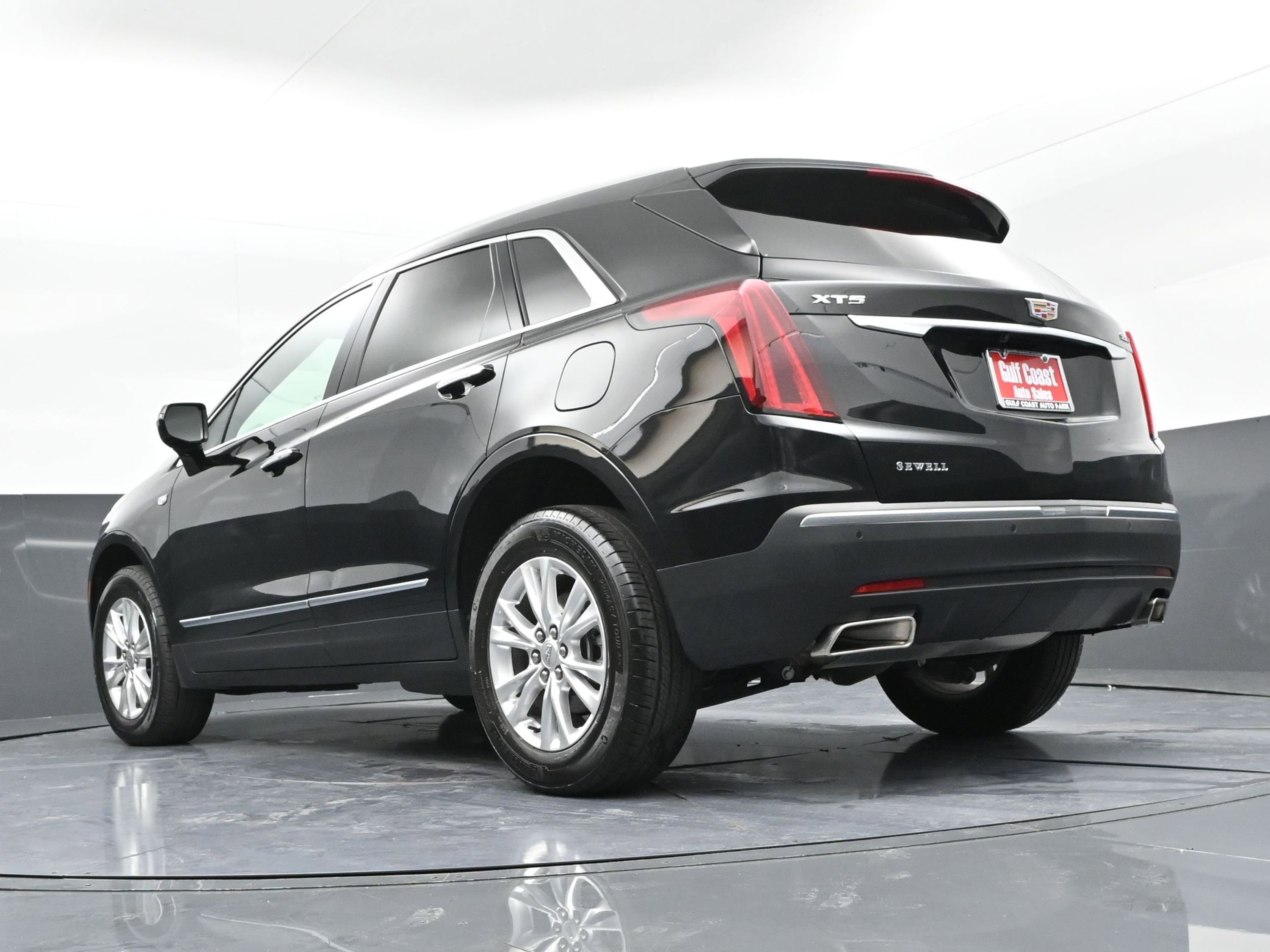 Used 2024 Cadillac XT5 Luxury w/ LPO, Floor Liner Package image 31