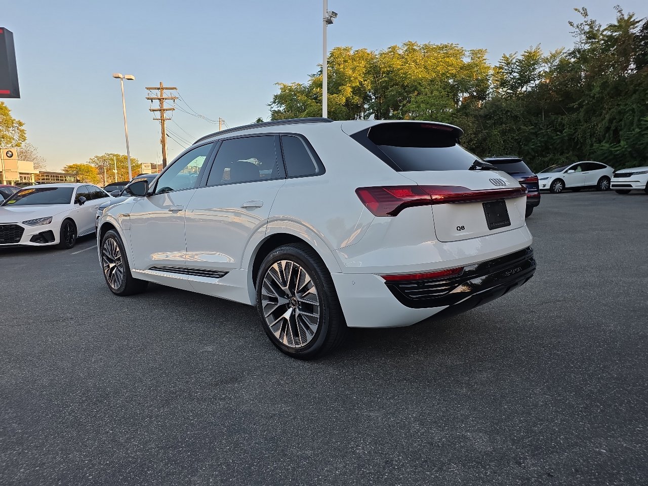 Used 2024 Audi Q8 e-tron Premium Plus w/ Premium Plus Package image 12