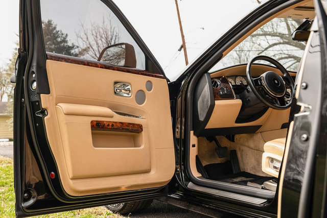 Used 2014 Rolls-Royce Ghost image 45