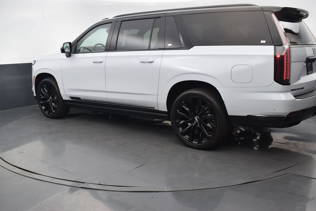 Certified 2026 Cadillac Escalade ESV Platinum Sport w/ LPO, ONYX Package AWD/4WD image 4