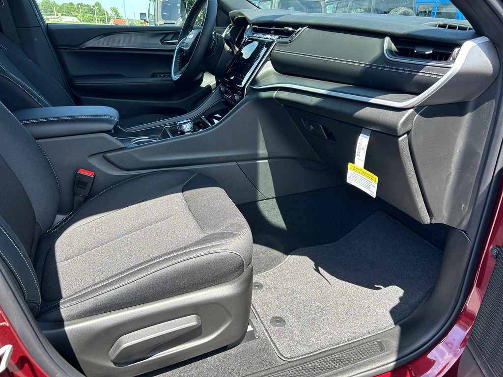 New 2025 Jeep Grand Cherokee L Laredo image 20