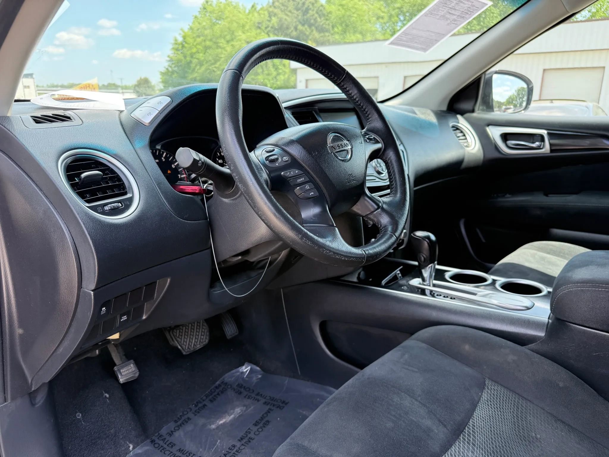 Used 2015 Nissan Pathfinder SV image 17