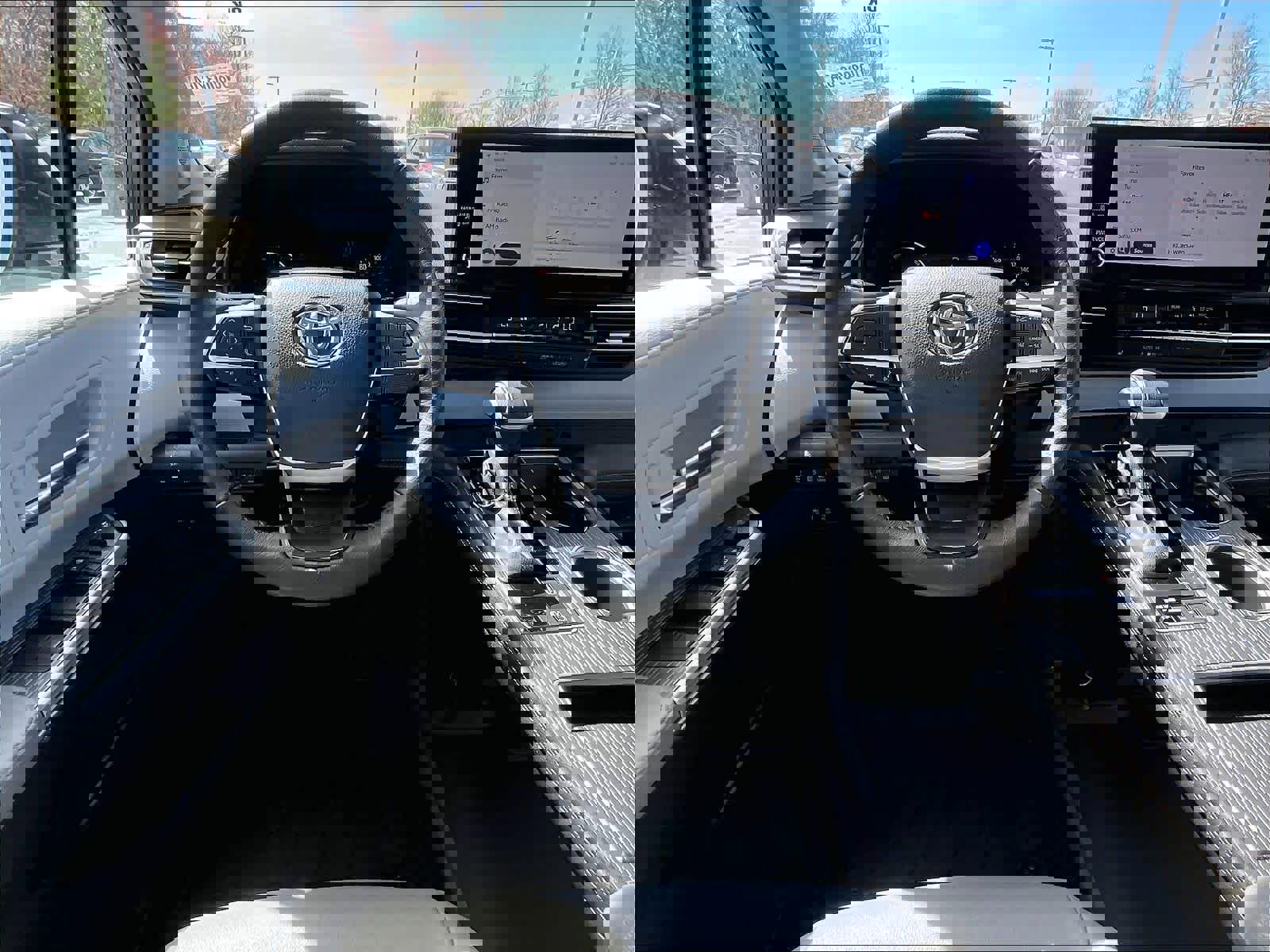 Used 2025 Toyota Sienna XLE w/ XLE Plus Package image 18