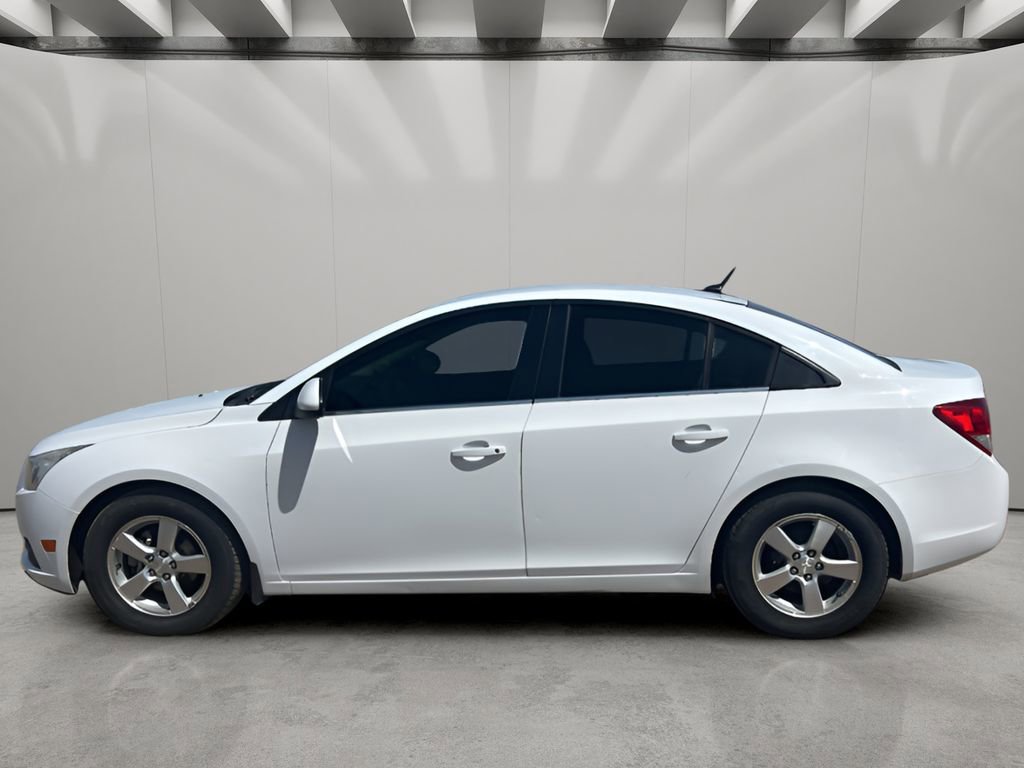 Used 2014 Chevrolet Cruze LT FWD image 2